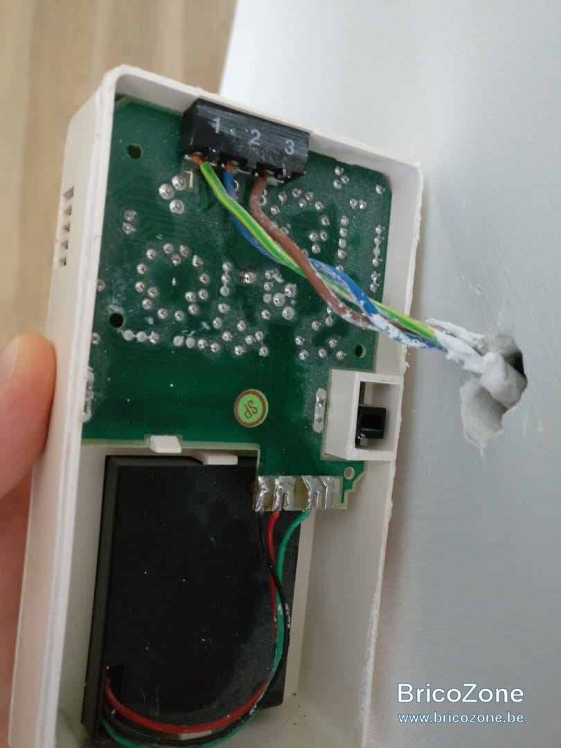 Comment brancher les contacts normalement ouverts (NO) et normalement fermés (NC) d&rsquo;un thermostat ?