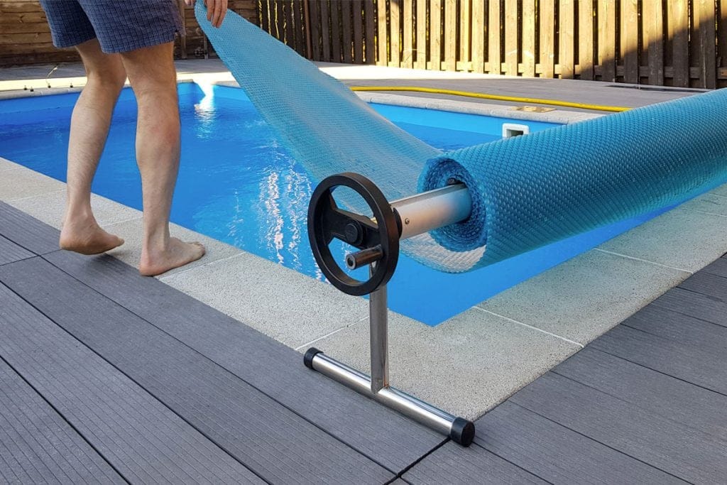 Décryptage de la Bâche à Barres pour Piscine : Utilité et Guide d&rsquo;Achat