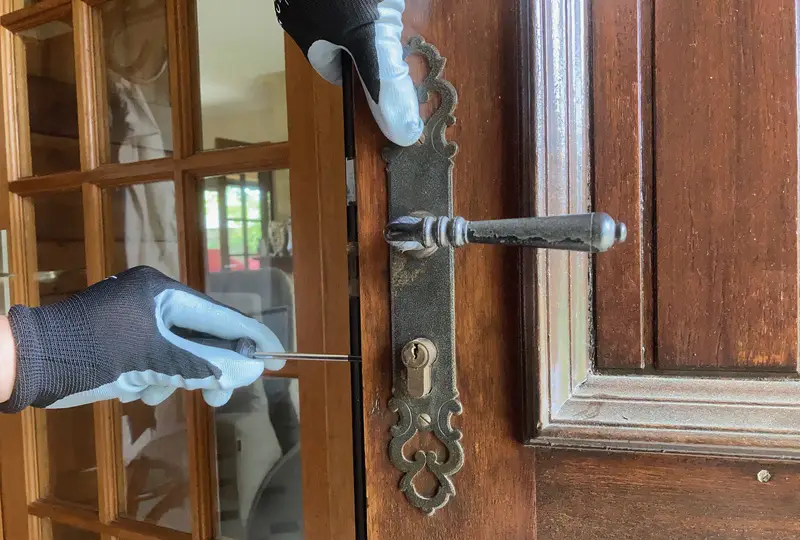 Guide pratique : les étapes clés pour remplacer une serrure de porte facilement